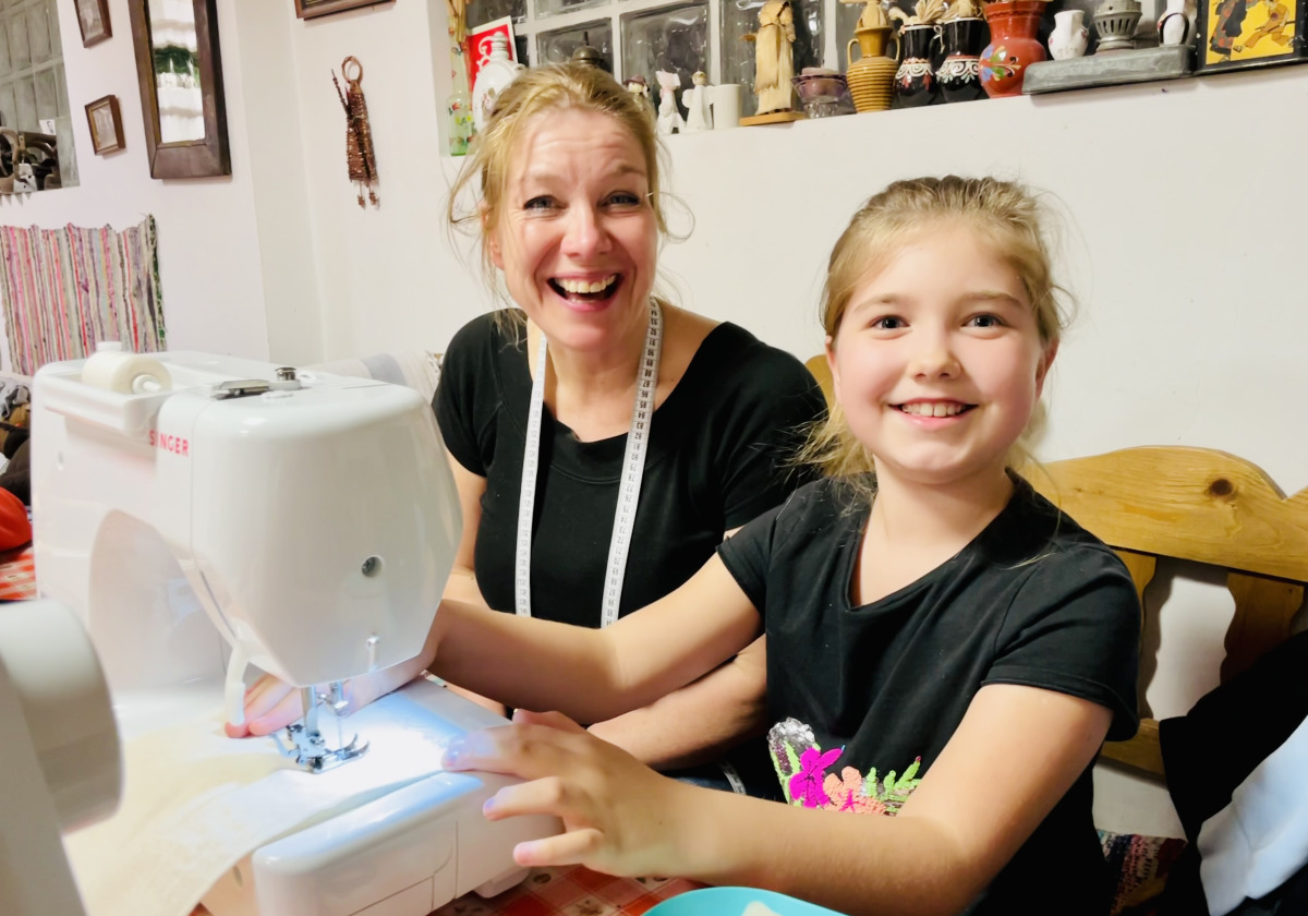 Varrj házikedvenceknek! Kendő, nyakörv, póráz, jutalomfalat táska – Varró workshopok 