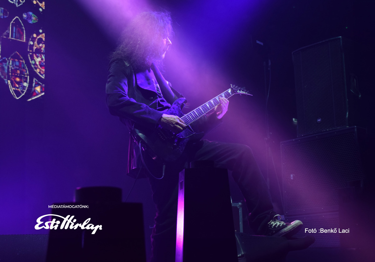 Stílusokon át Szekeres Tamással