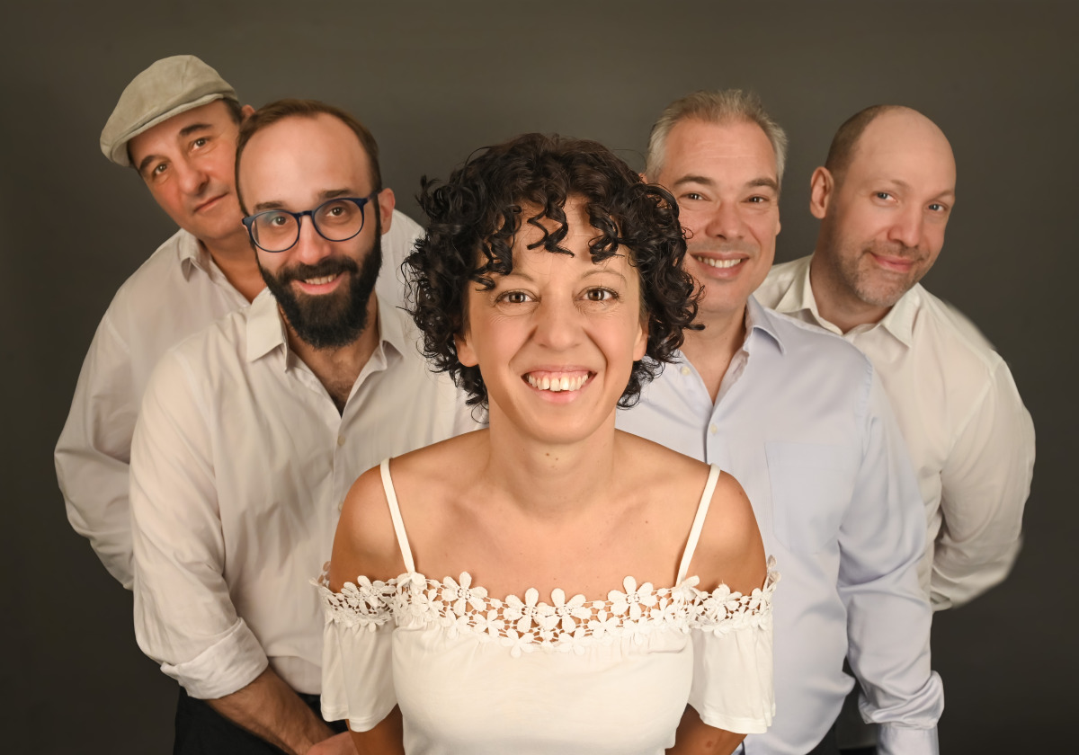 Kárász Eszter és az Eszter-lánc mesezenekar